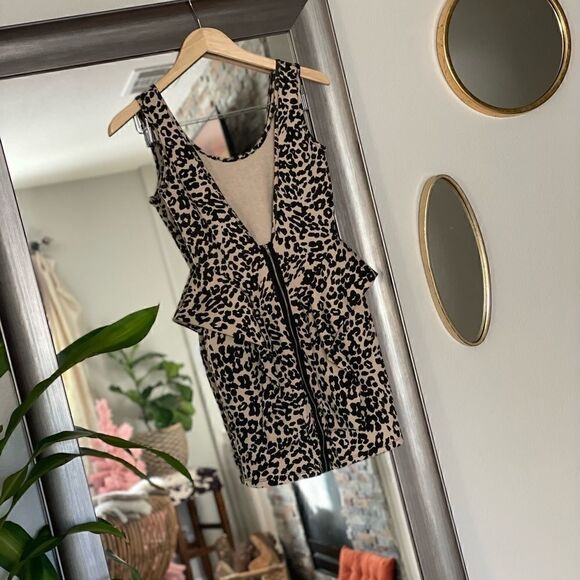Peplum Style Dress w/Zippered Back, SZ S NWT - Picture 2 of 5